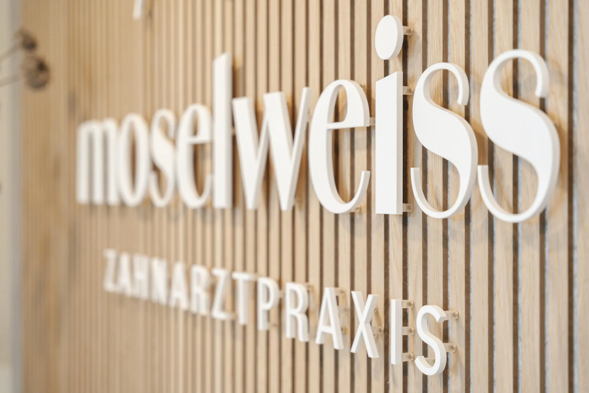 Behandlungsraum der Zahnarztpraxis moselweiss