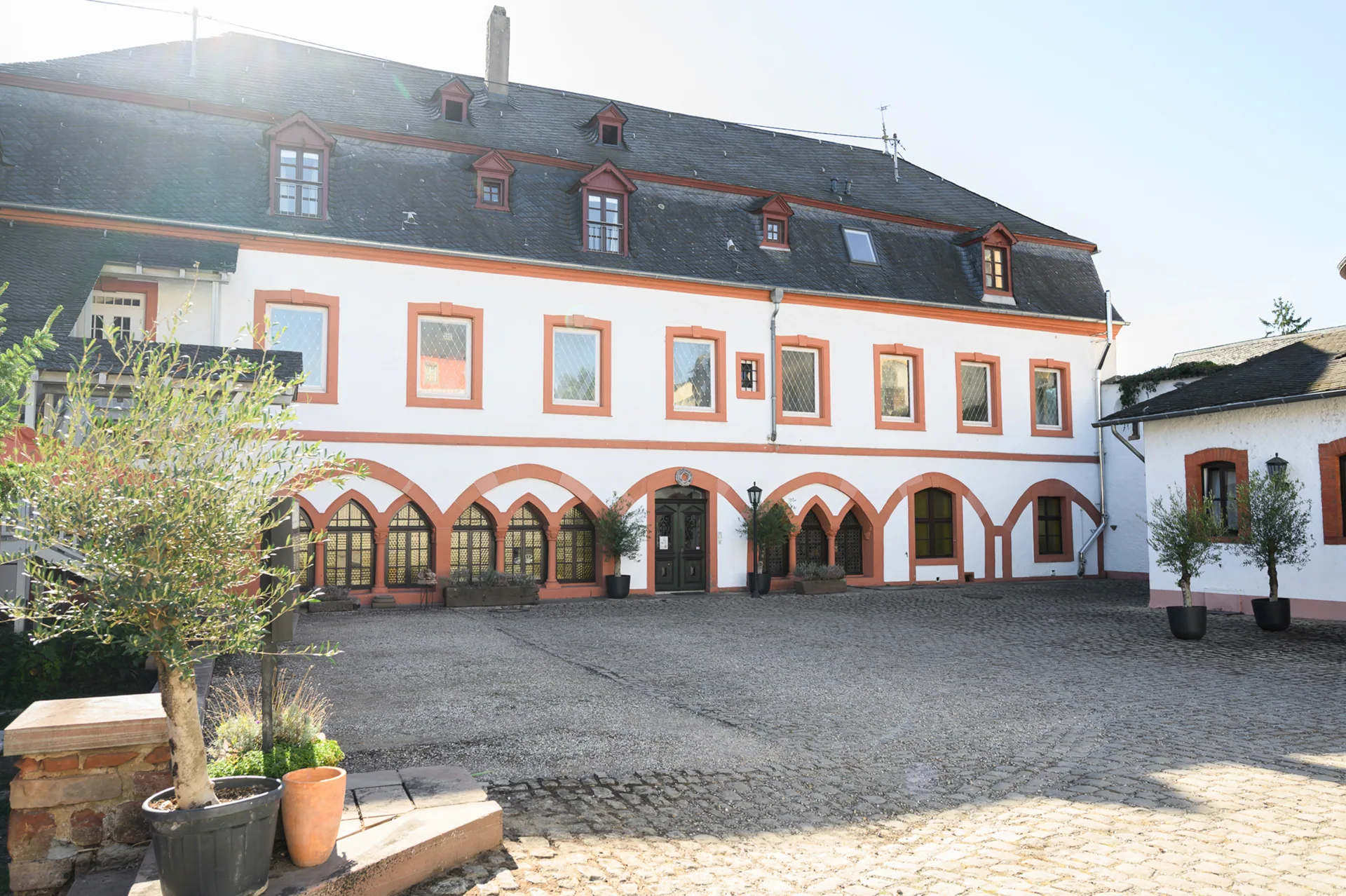 Innenhof des Boutiquehotels Kloster Pfalzel in Trier